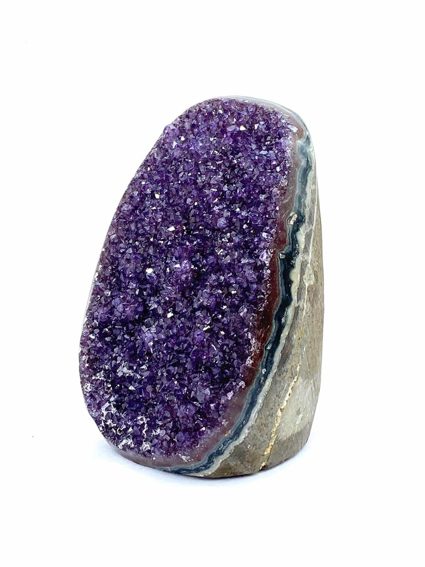 Schneiden Sie die Basis aus magentafarbenem Amethyst